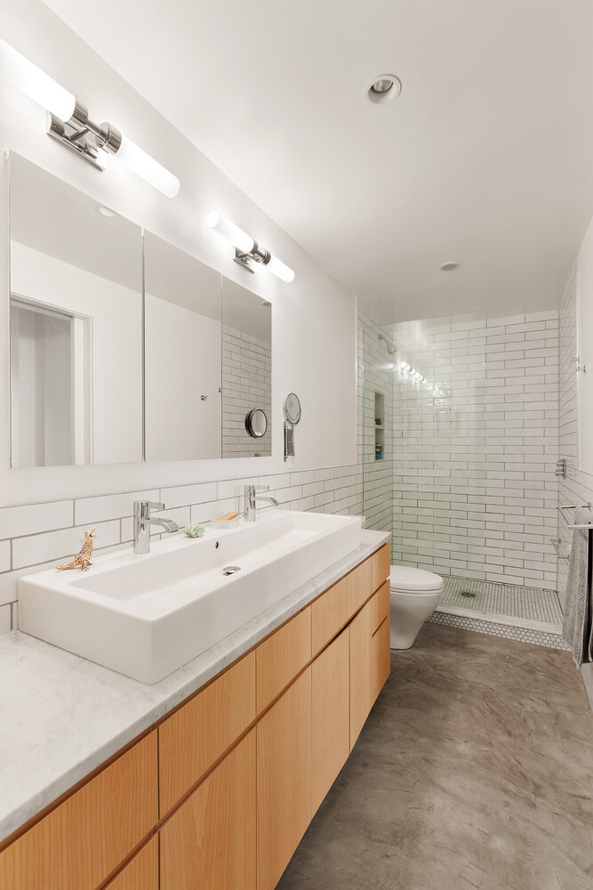 105 RYERSON Street 1