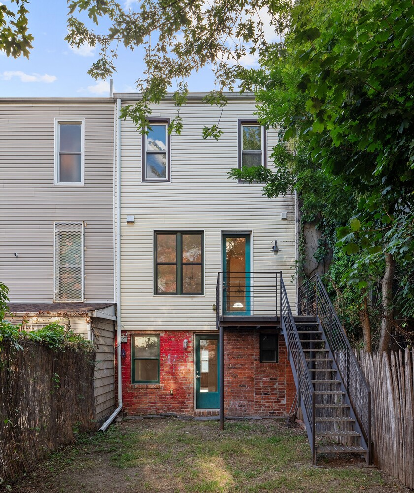 93 RYERSON Street