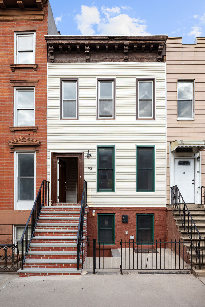93 RYERSON Street