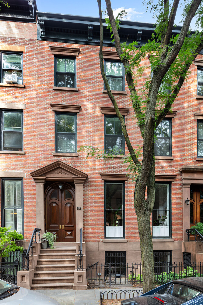 312 CLINTON Street GARDEN