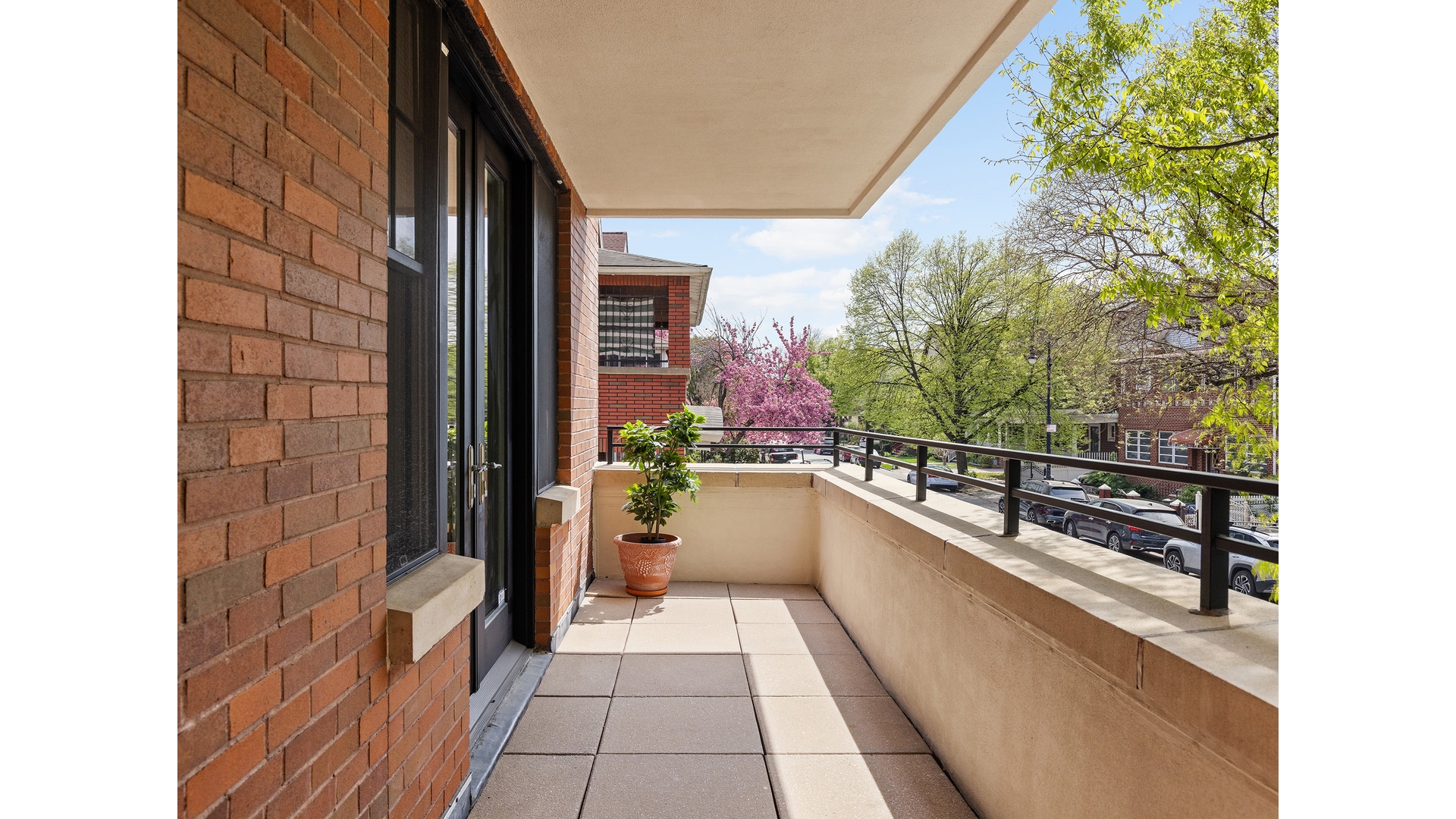 1600 BEVERLEY Road 2A