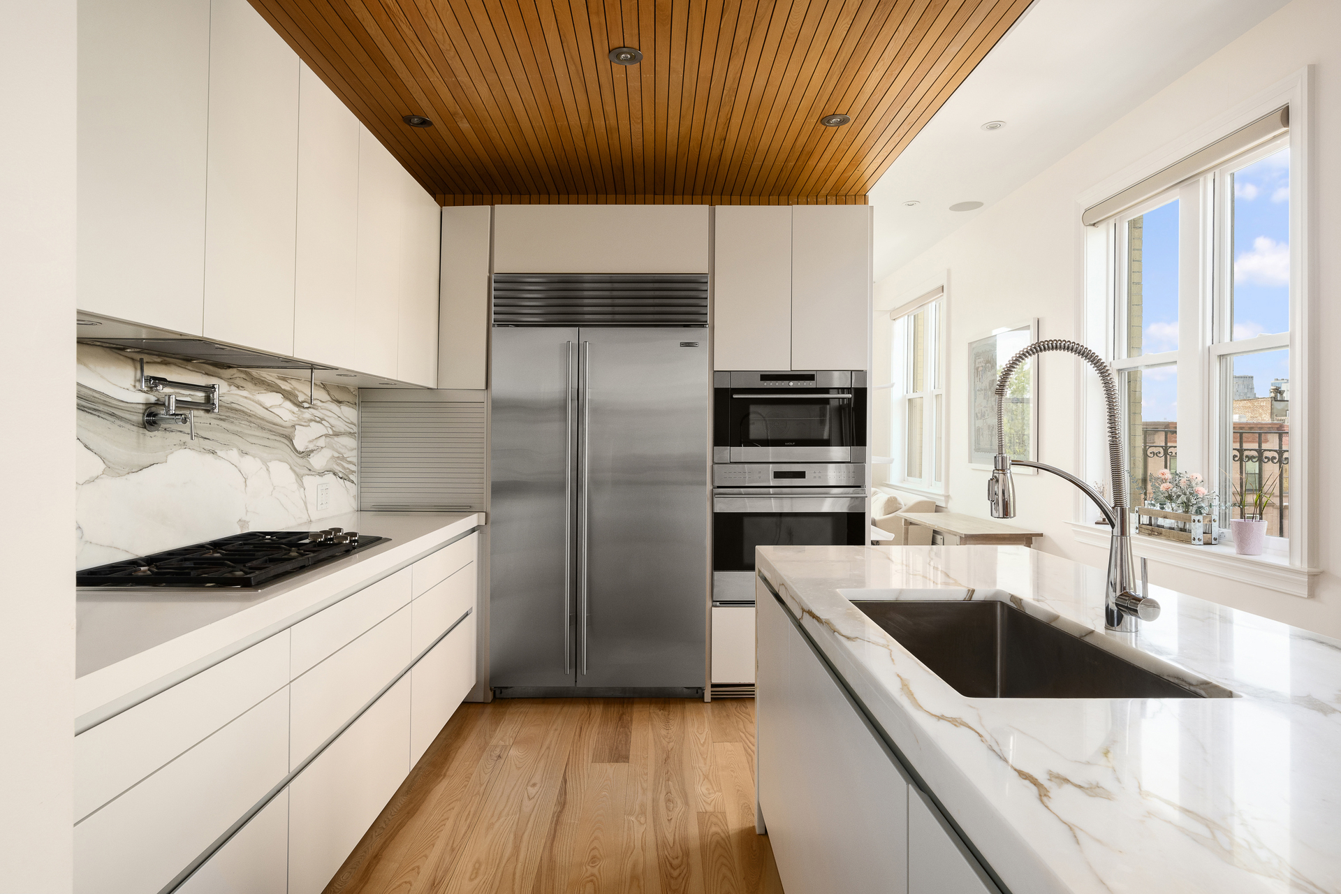 582 2ND Street 4