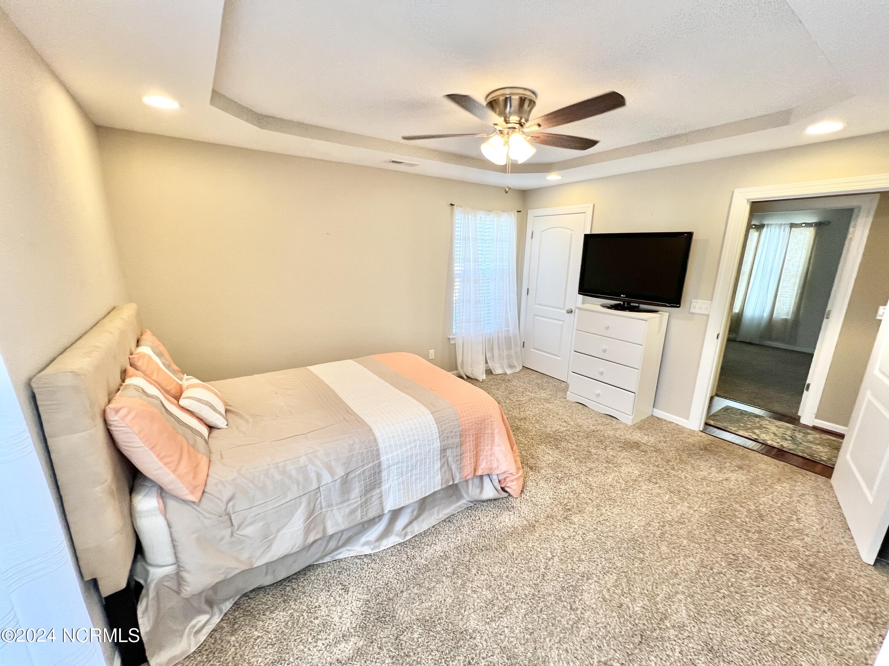 114 Laurel Woods Way