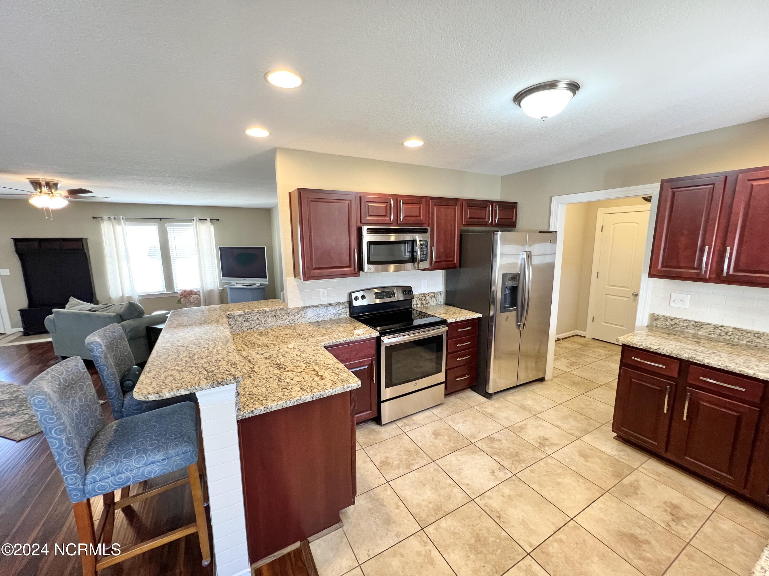 114 Laurel Woods Way