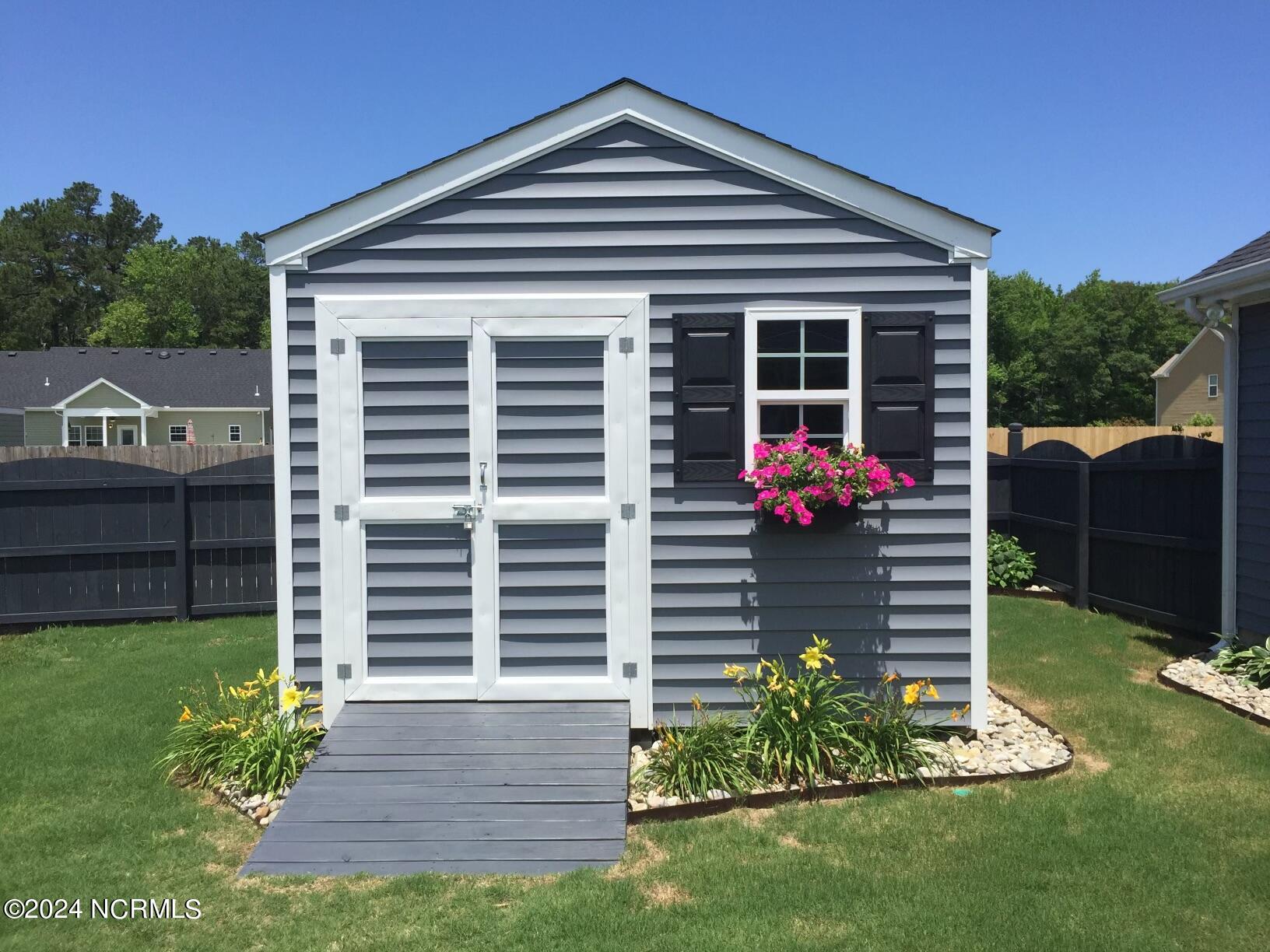 114 Laurel Woods Way