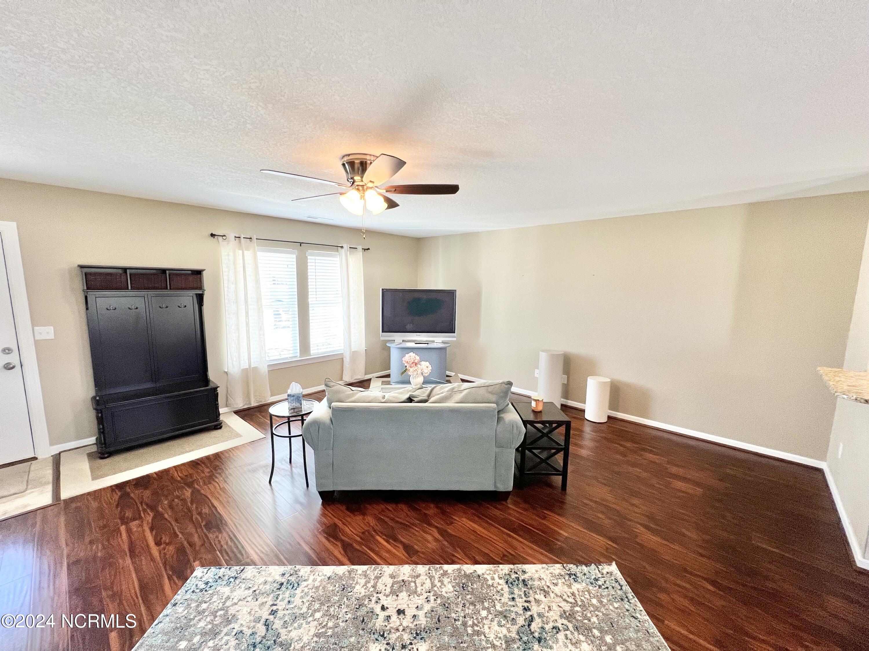 114 Laurel Woods Way