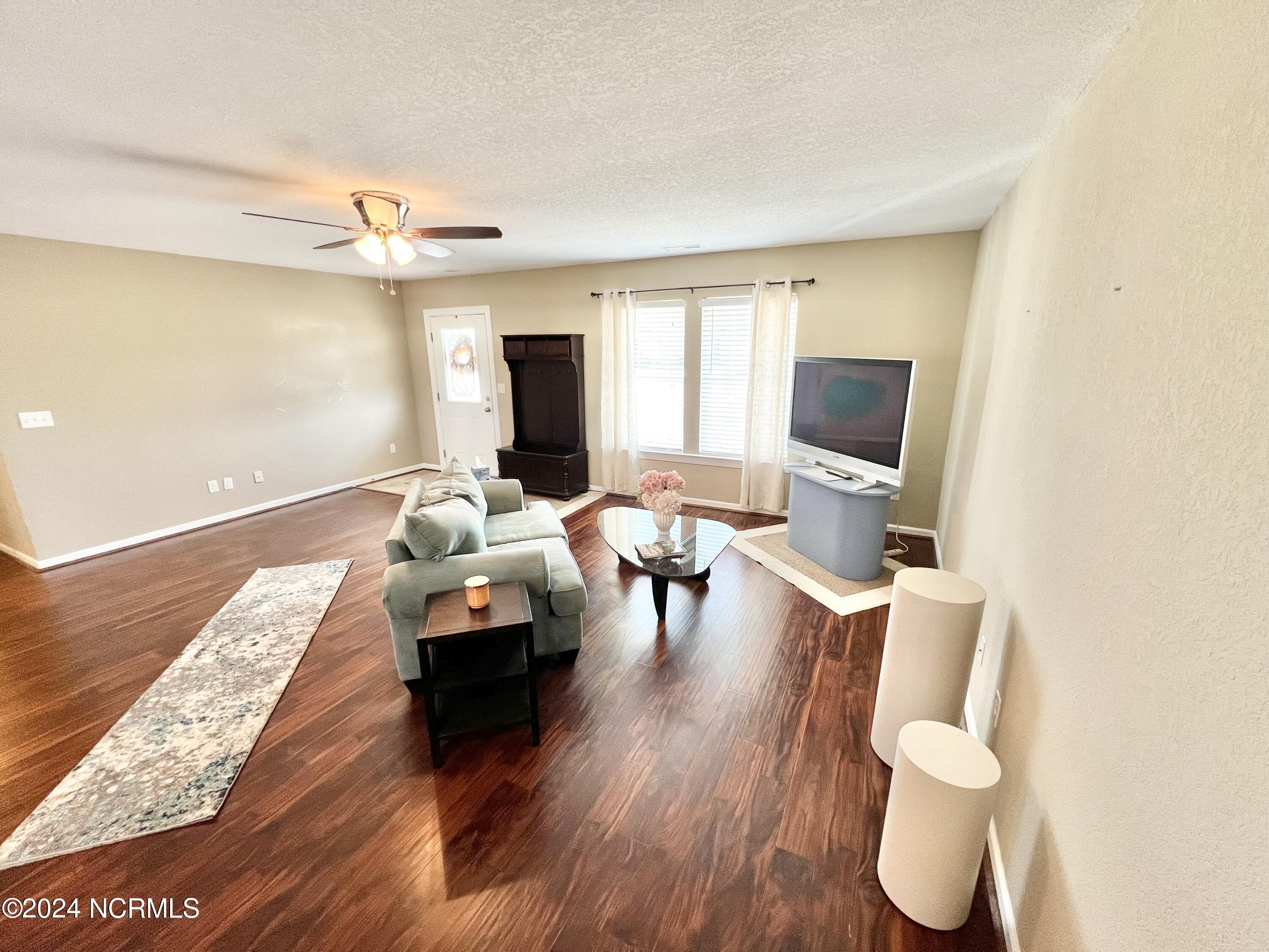 114 Laurel Woods Way