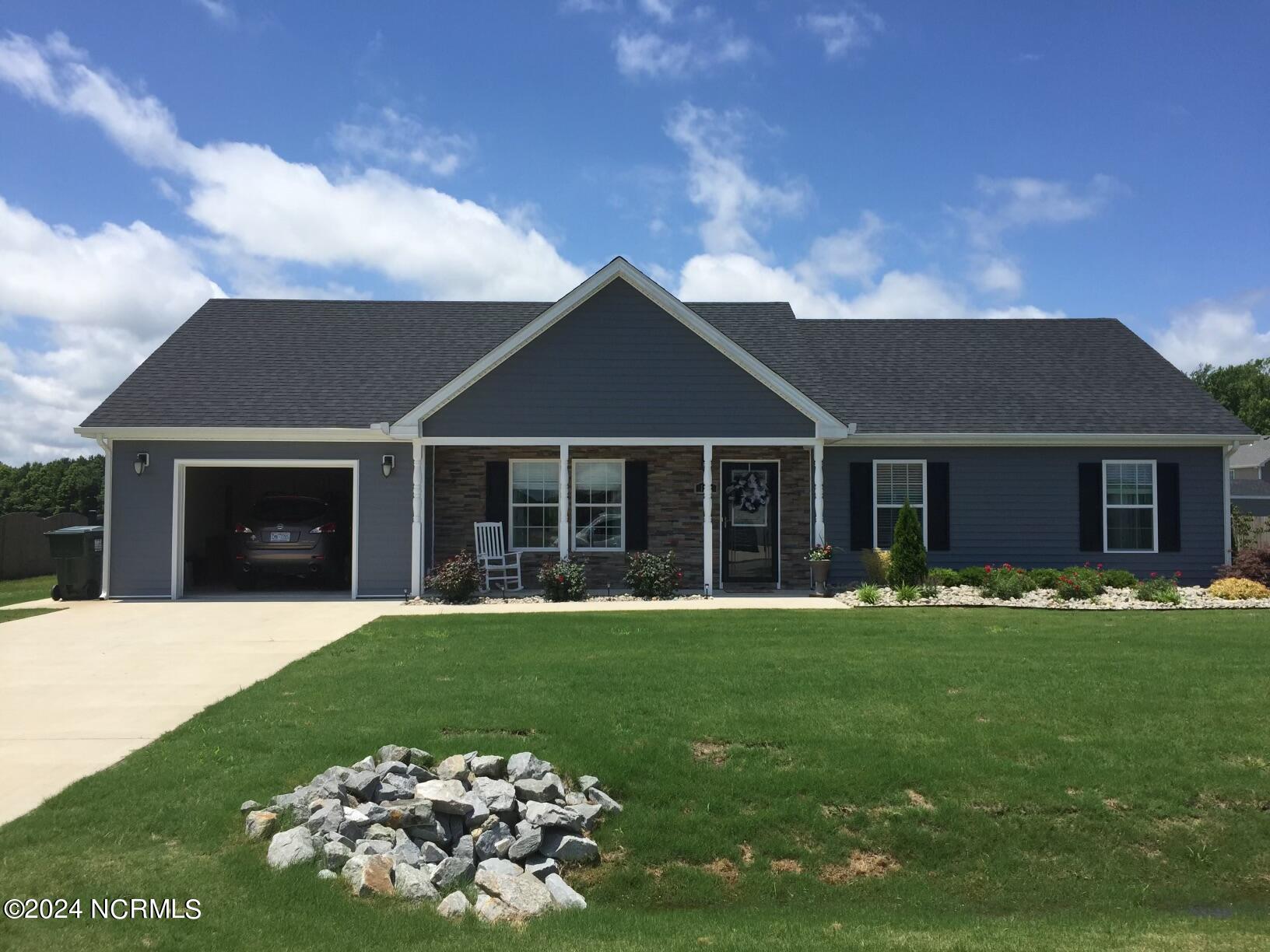 114 Laurel Woods Way