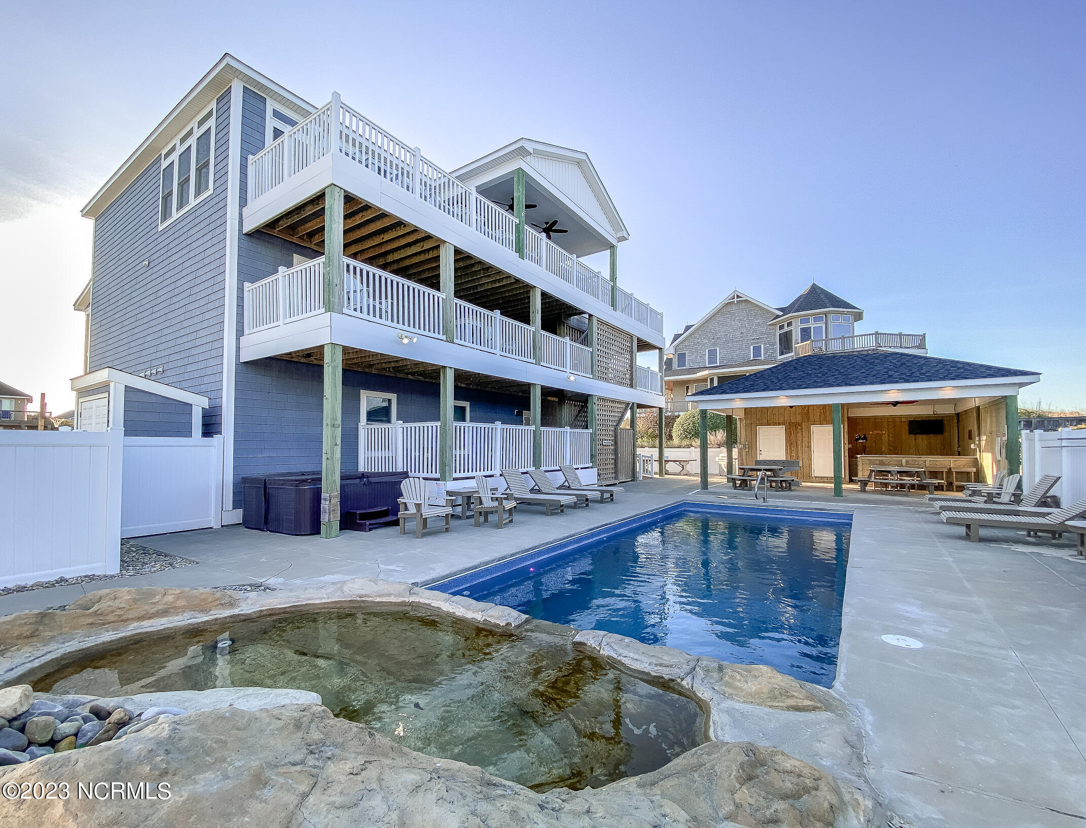 1001 Lighthouse Drive