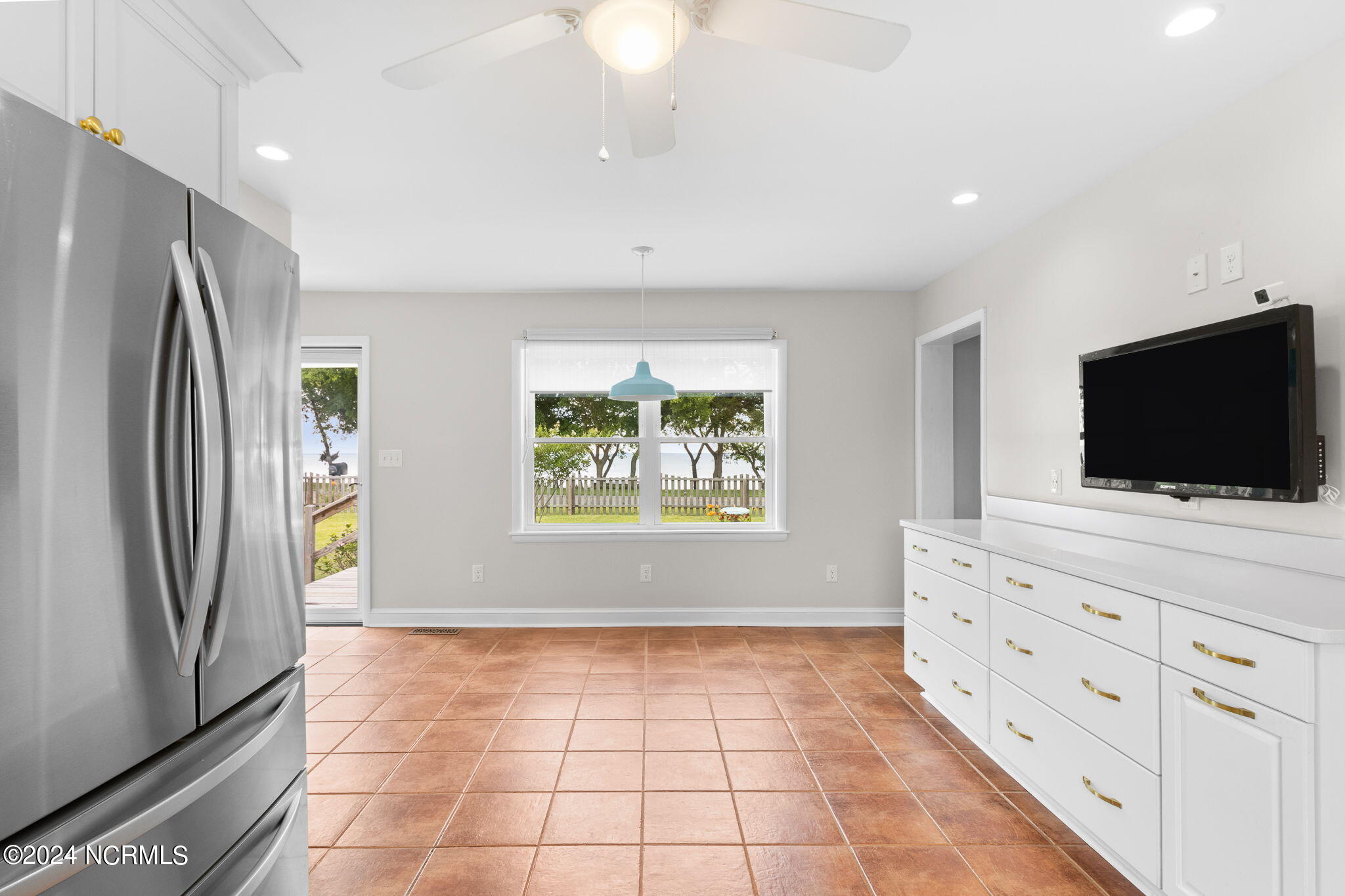 1359 Waterlily Road