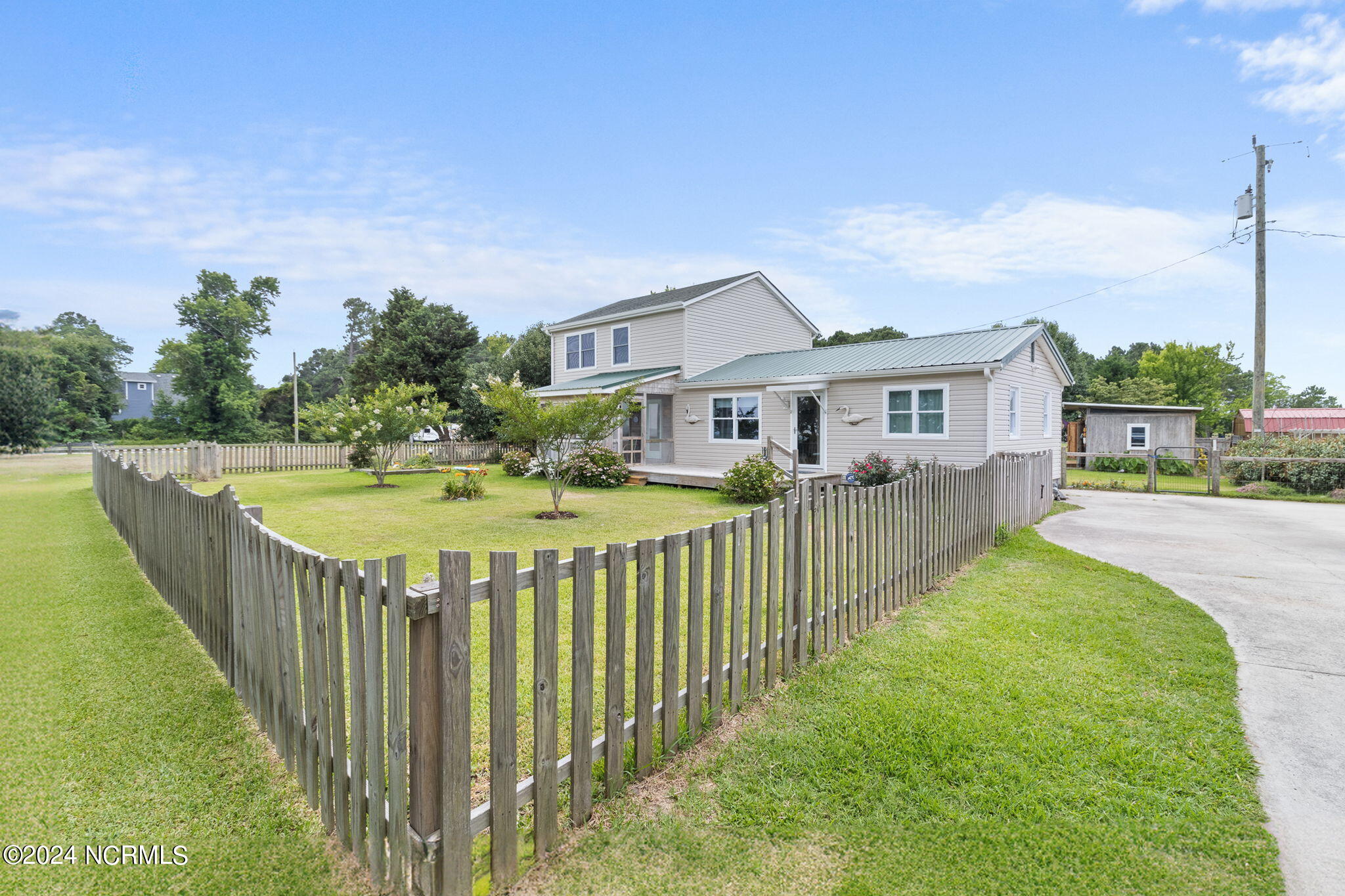 1359 Waterlily Road