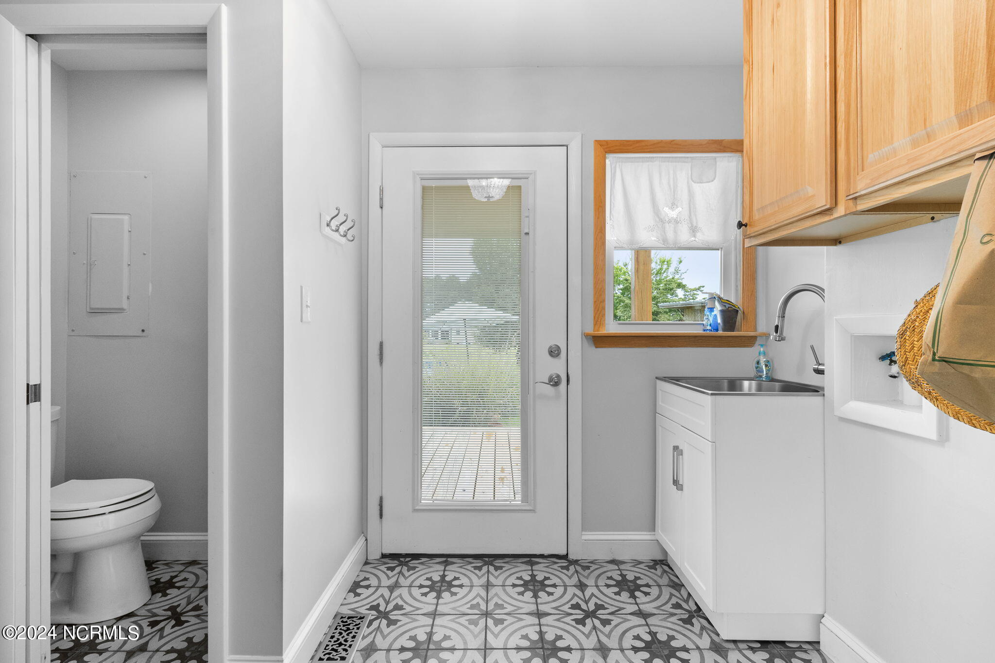 1359 Waterlily Road