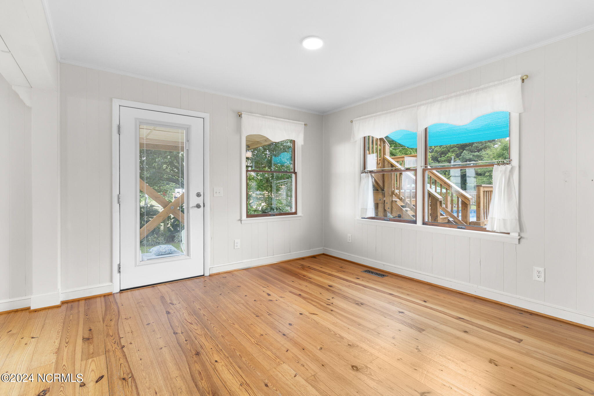 1359 Waterlily Road