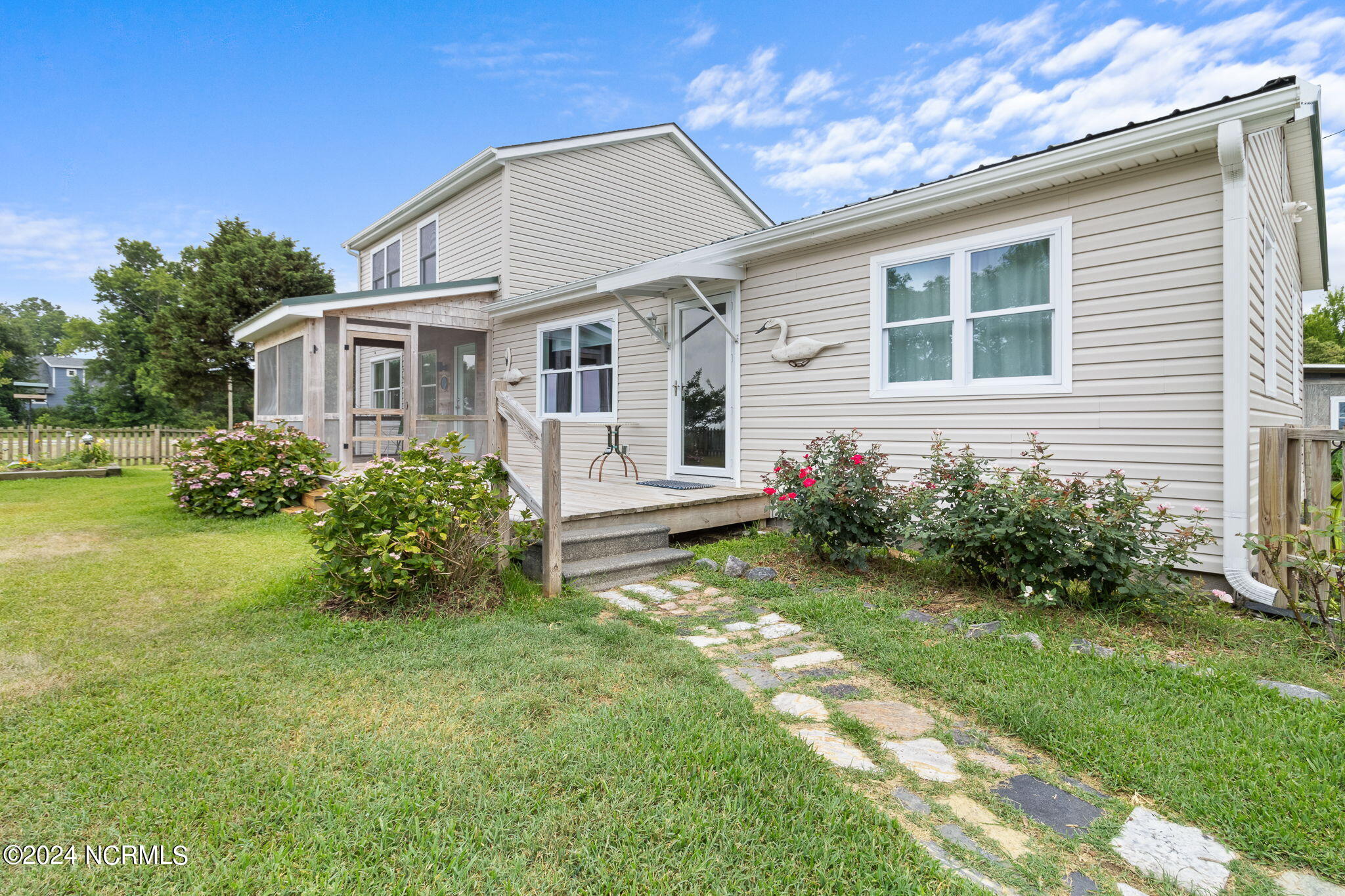 1359 Waterlily Road