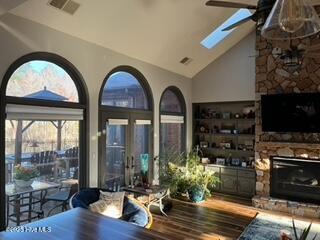 102 W Robin Court