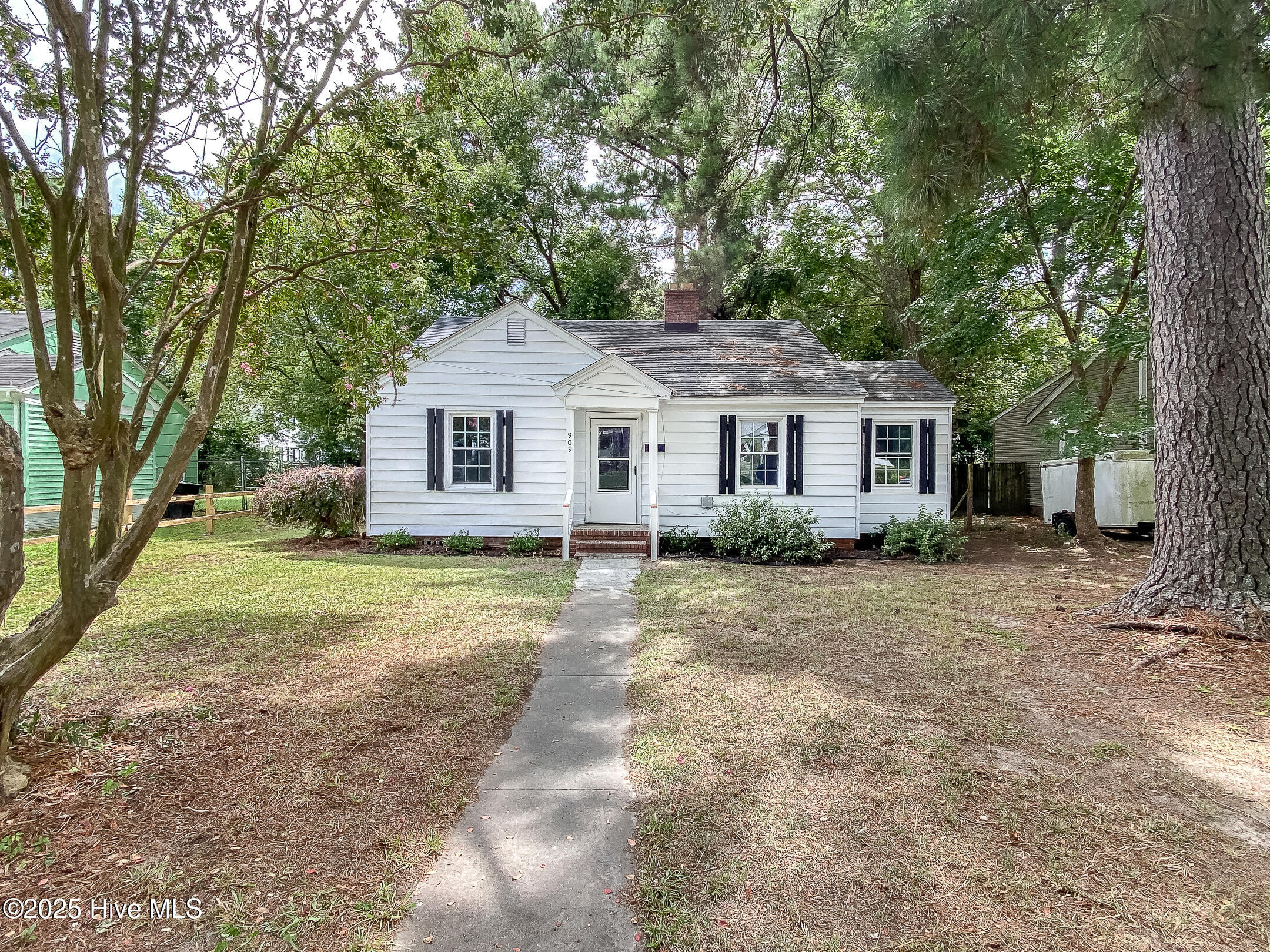 909 Bartlett Avenue
