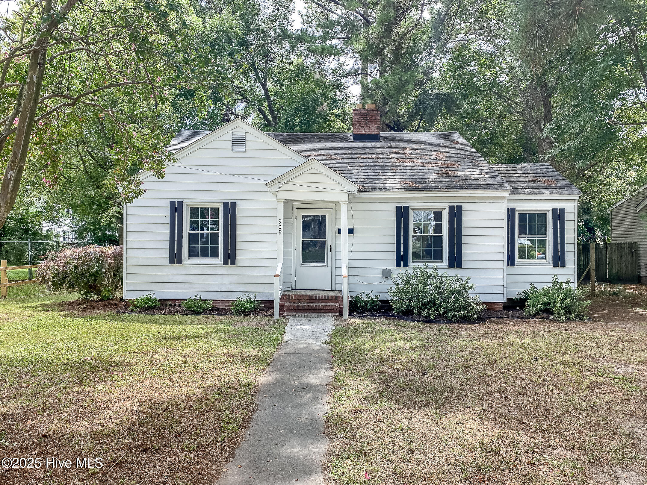 909 Bartlett Avenue