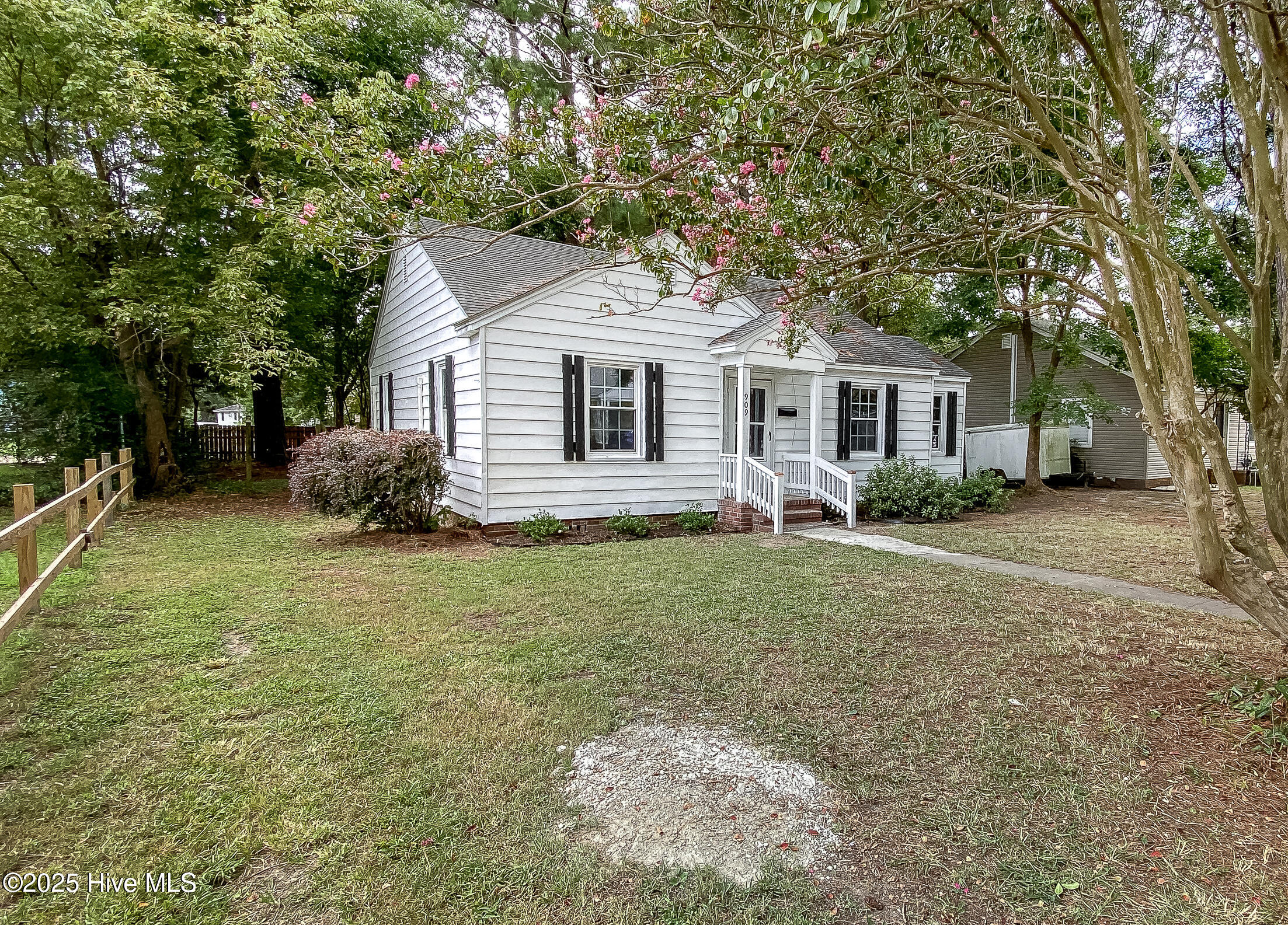 909 Bartlett Avenue