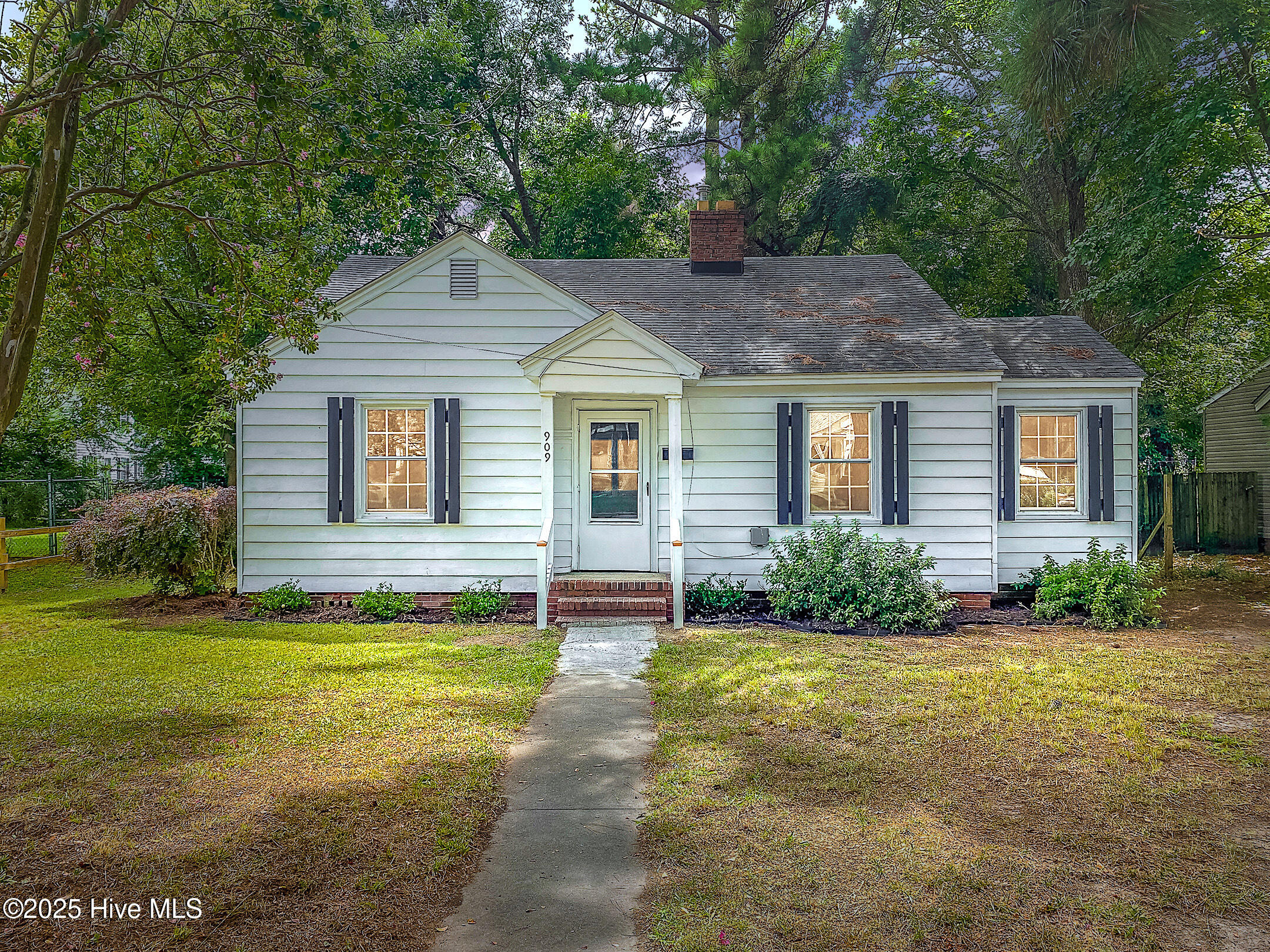 909 Bartlett Avenue
