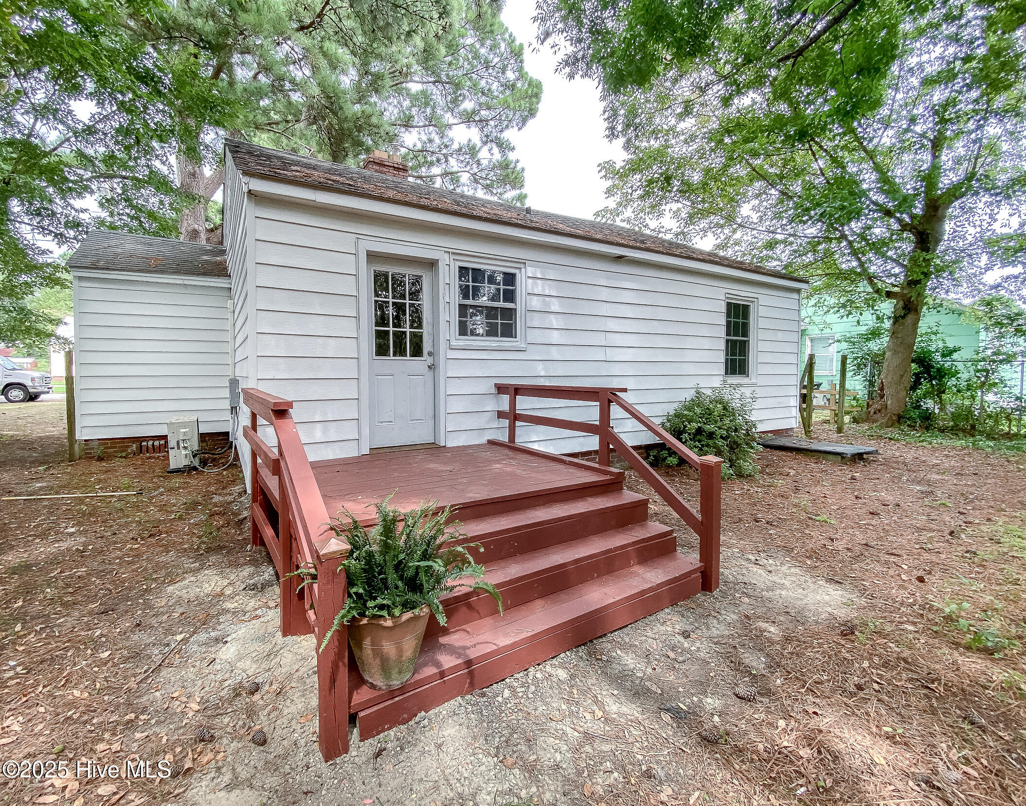 909 Bartlett Avenue