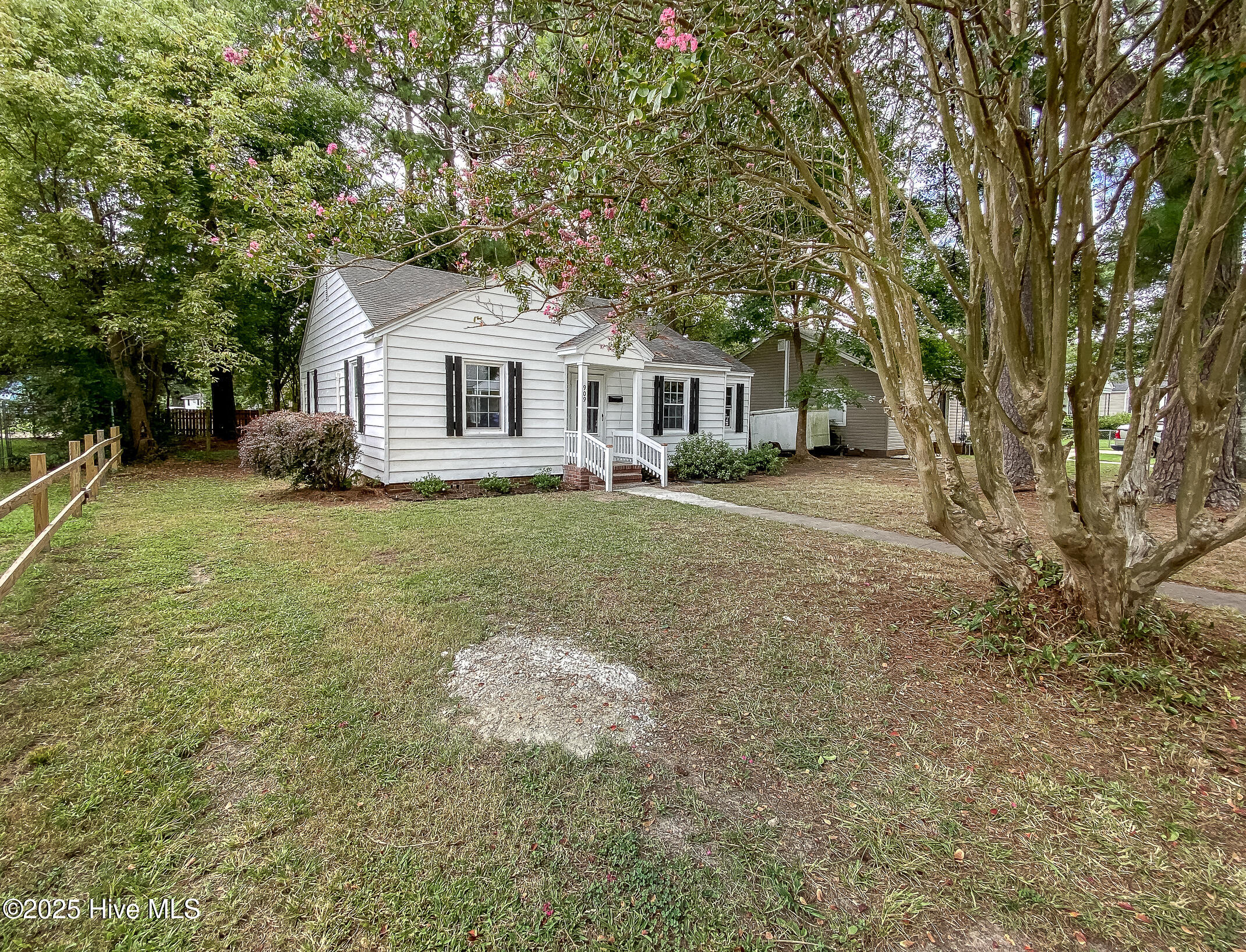 909 Bartlett Avenue
