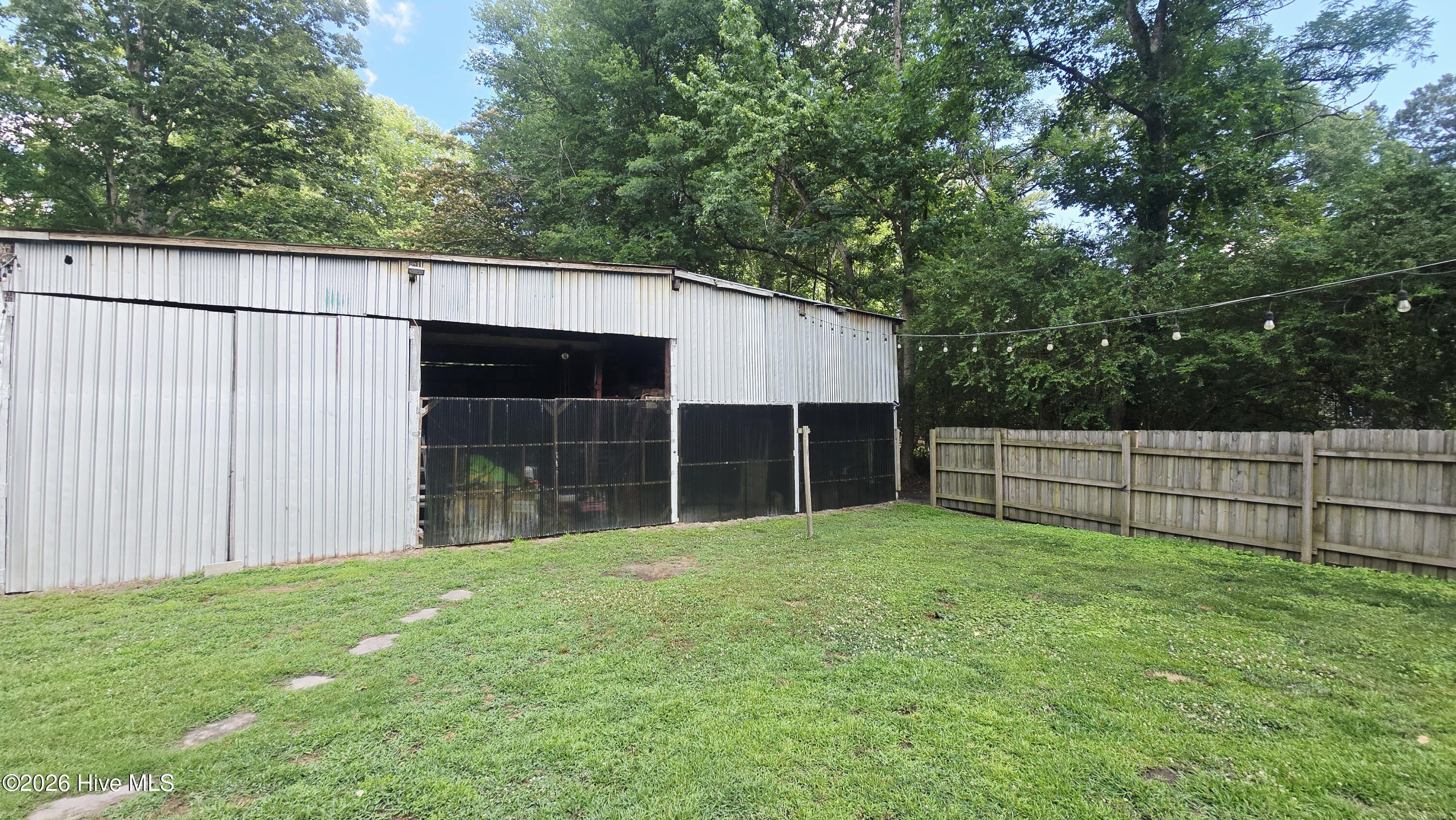 411 NW Backwoods Road