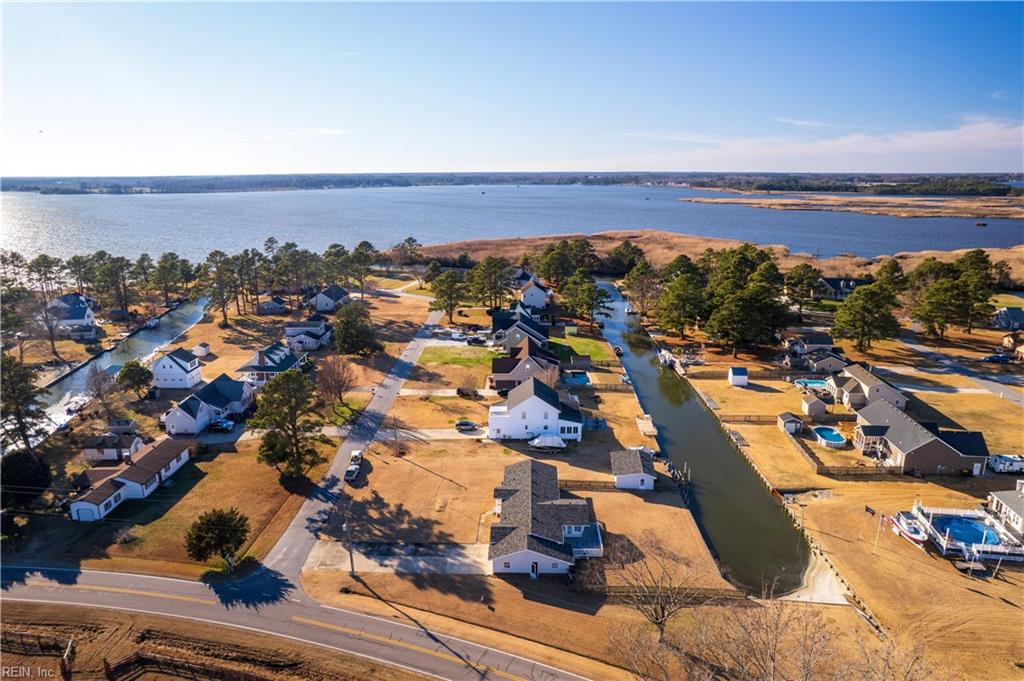 100 Swan DR