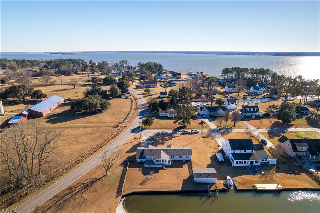 100 Swan DR