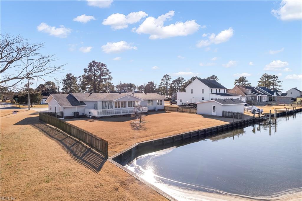100 Swan DR