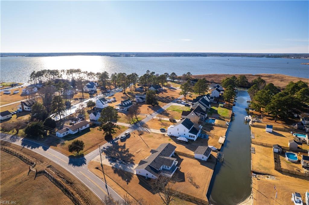 100 Swan DR