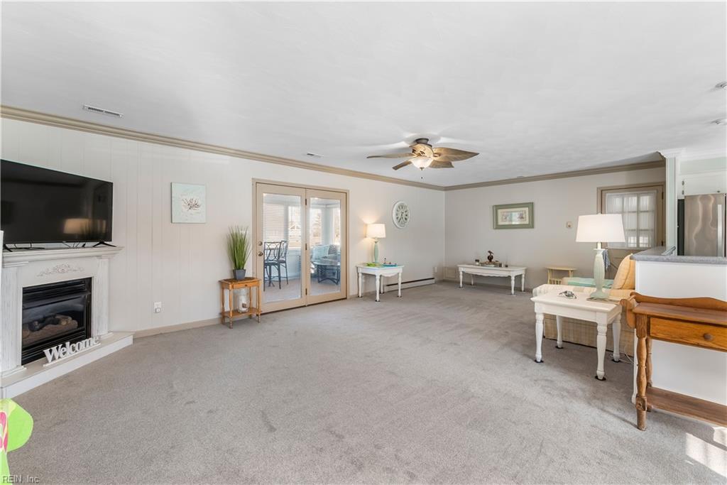 100 Swan DR