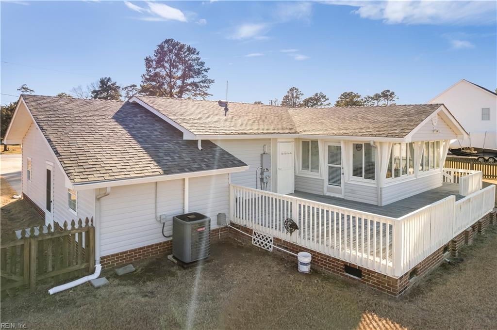 100 Swan DR