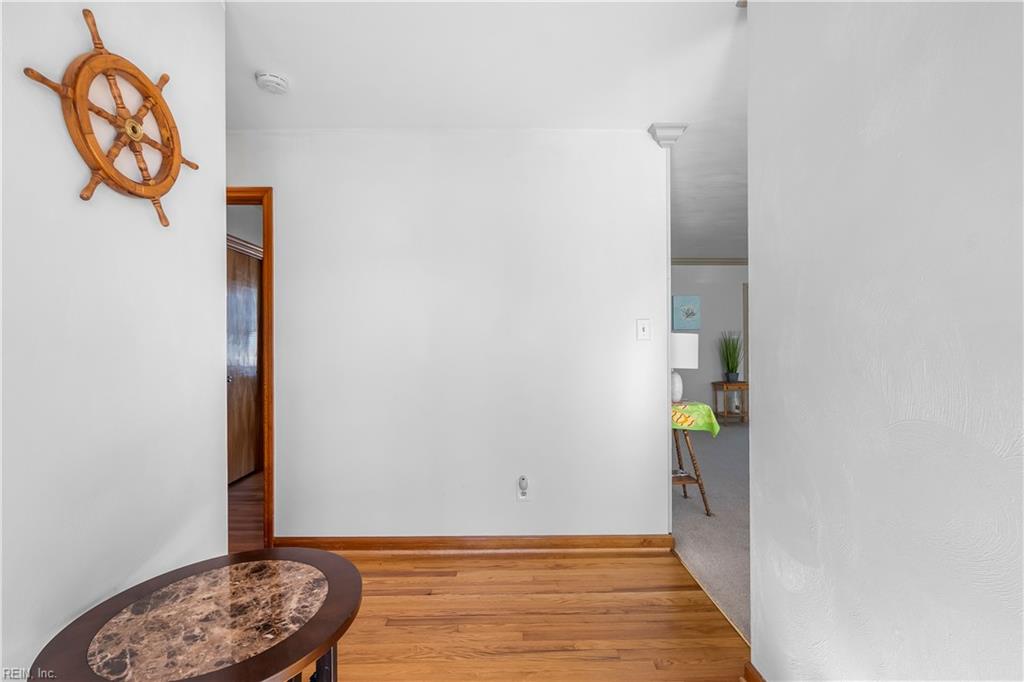 100 Swan DR