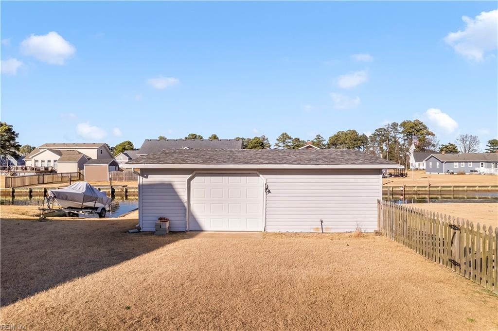 100 Swan DR