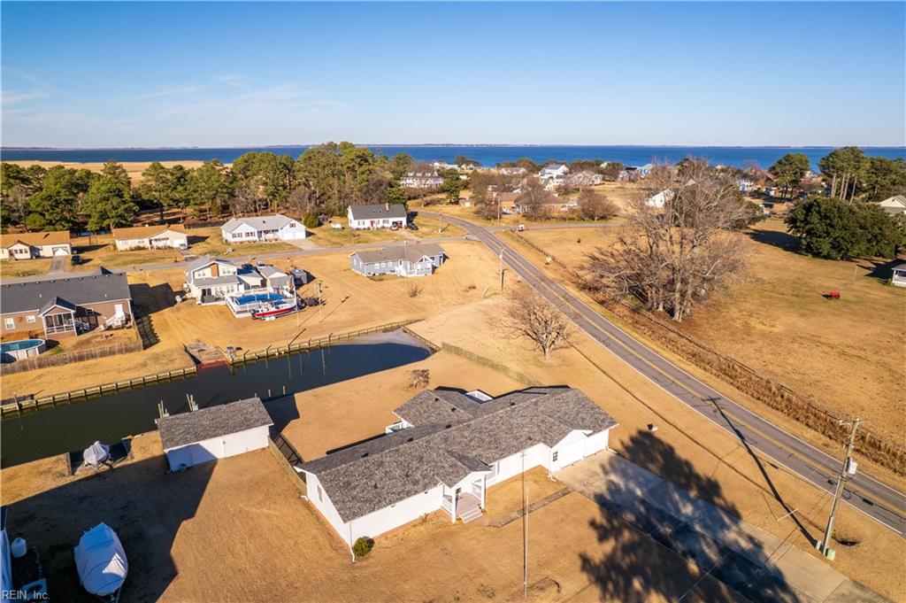 100 Swan DR