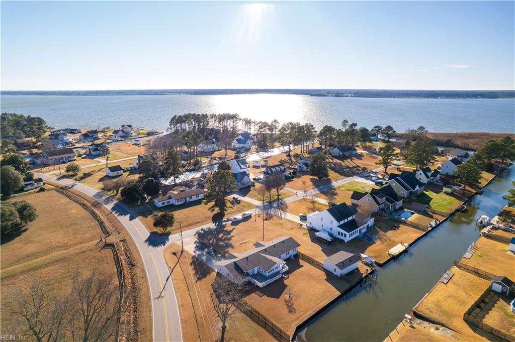 100 Swan DR