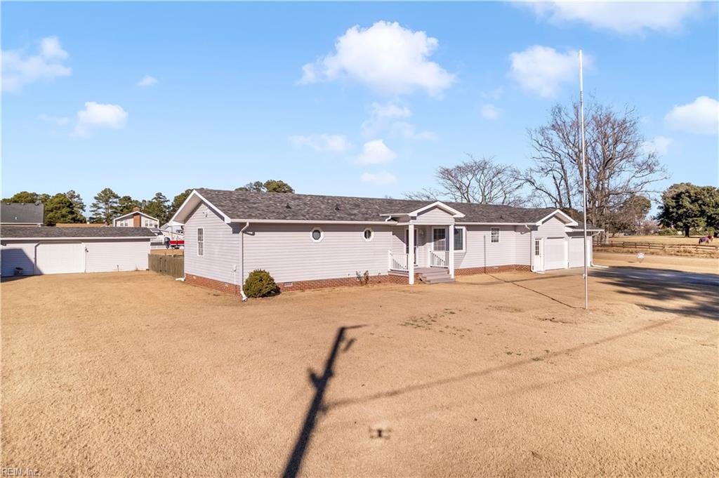 100 Swan DR