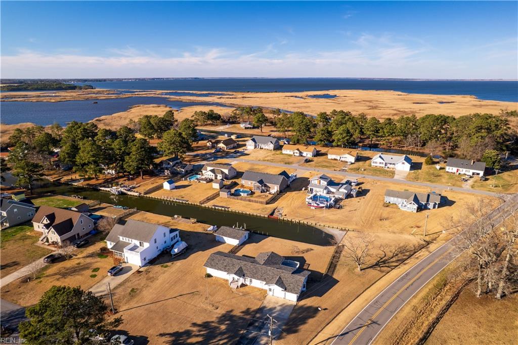 100 Swan DR
