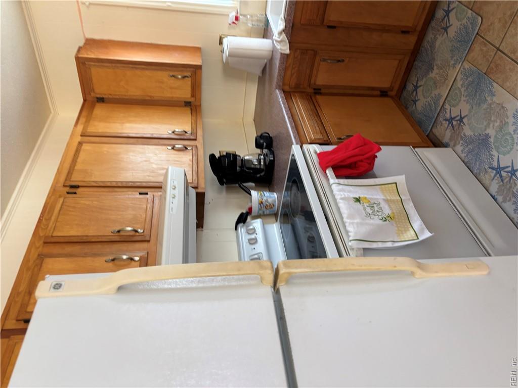 102` Porthole CT