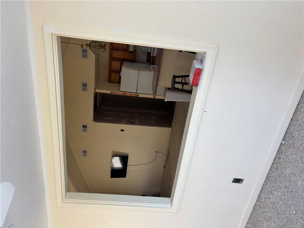 102` Porthole CT