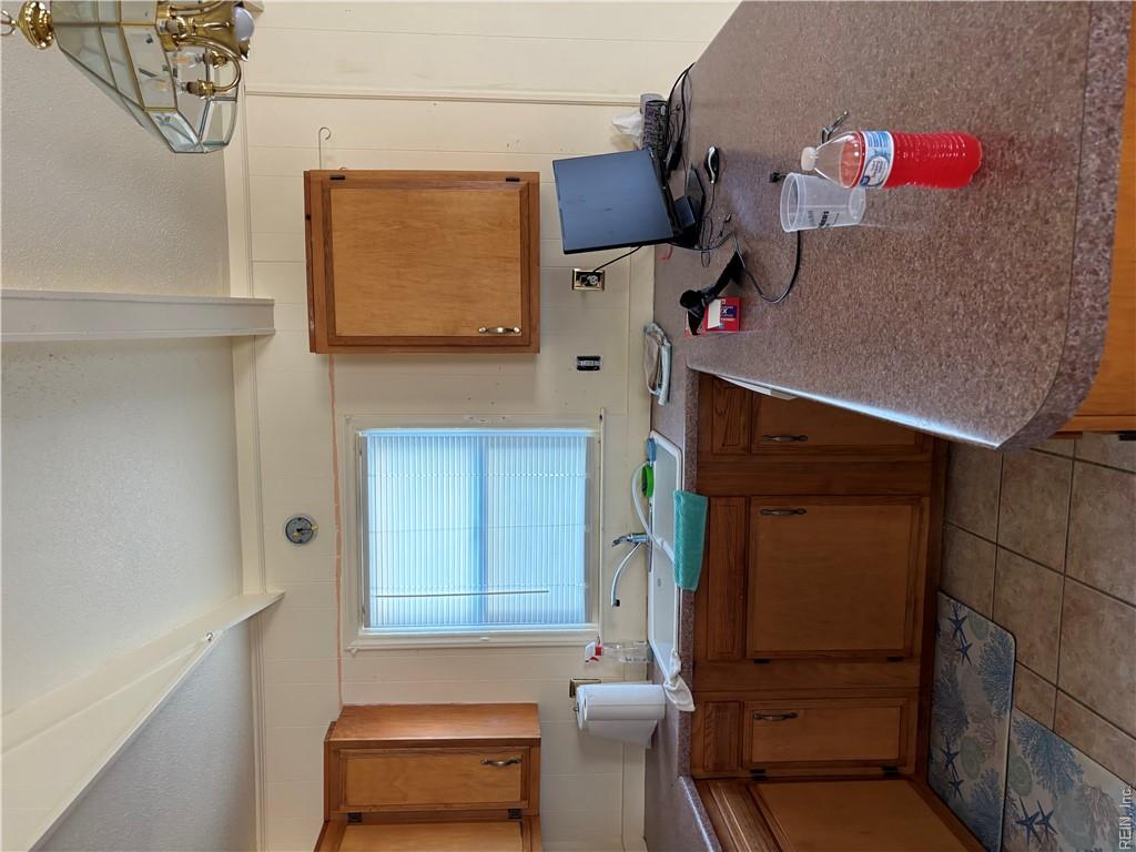 102` Porthole CT