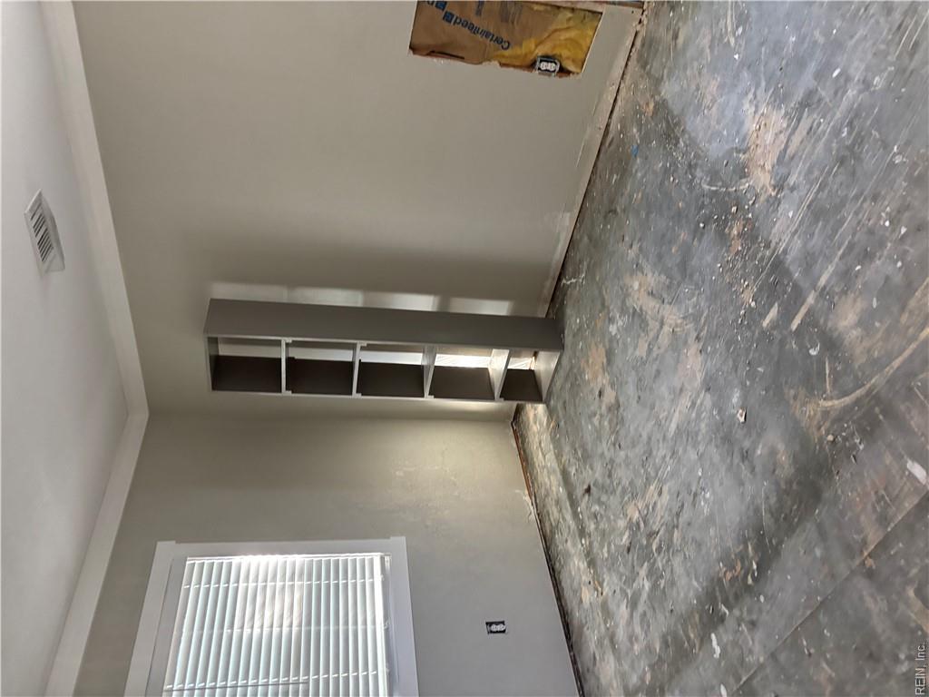 102` Porthole CT