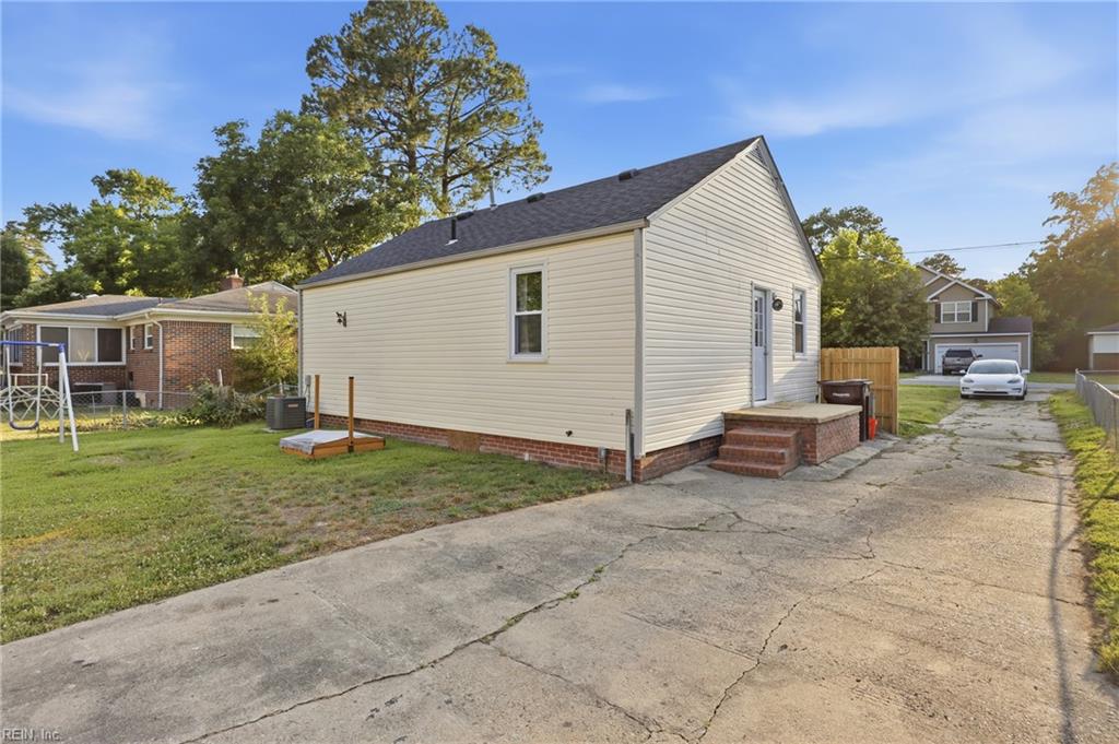 1404 Willow AVE