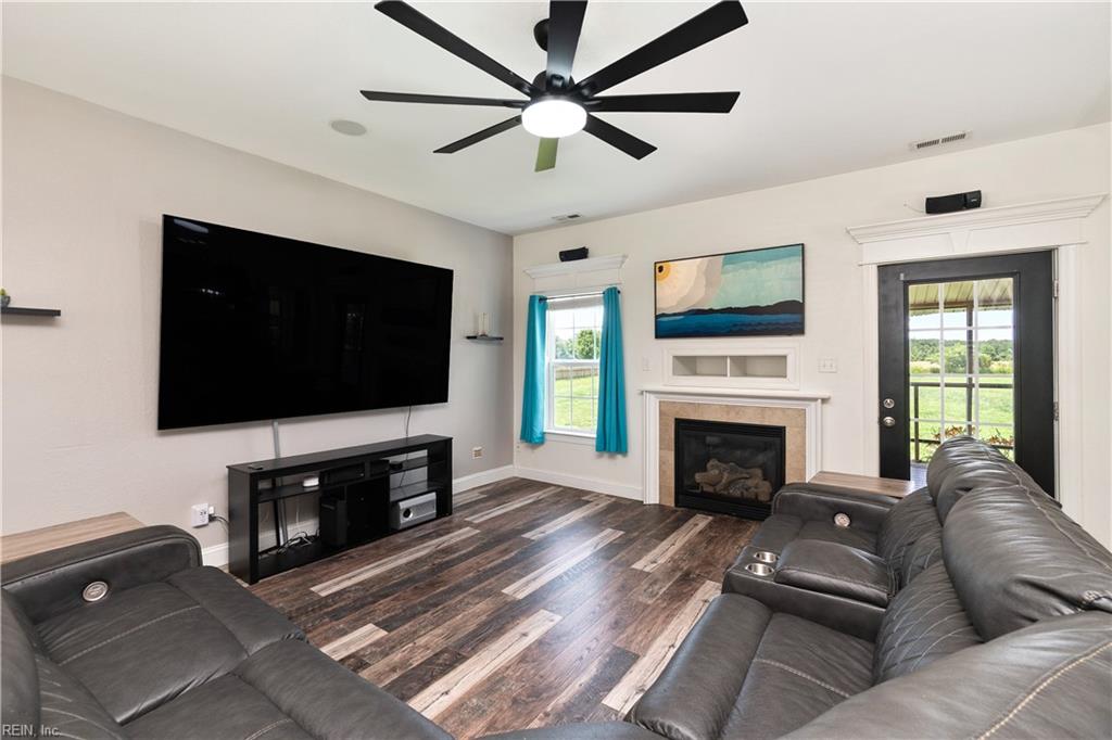 127 NW River DR