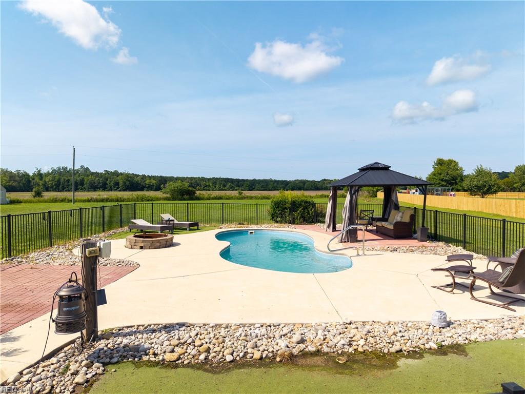 127 NW River DR