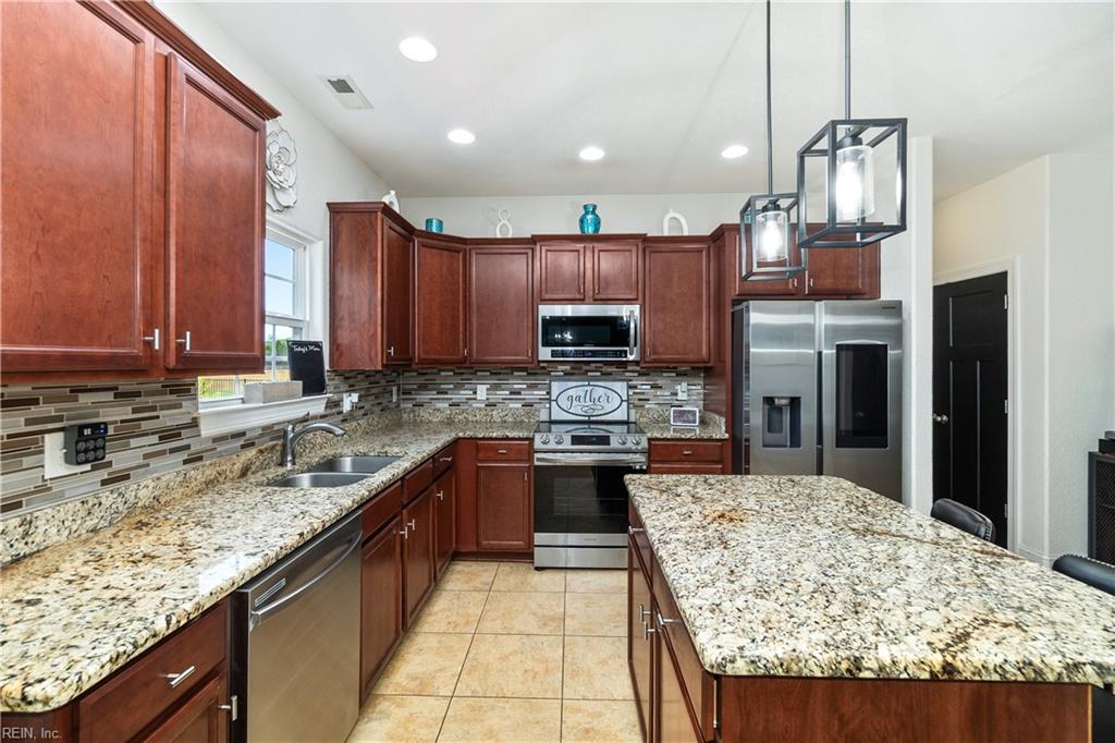 127 NW River DR