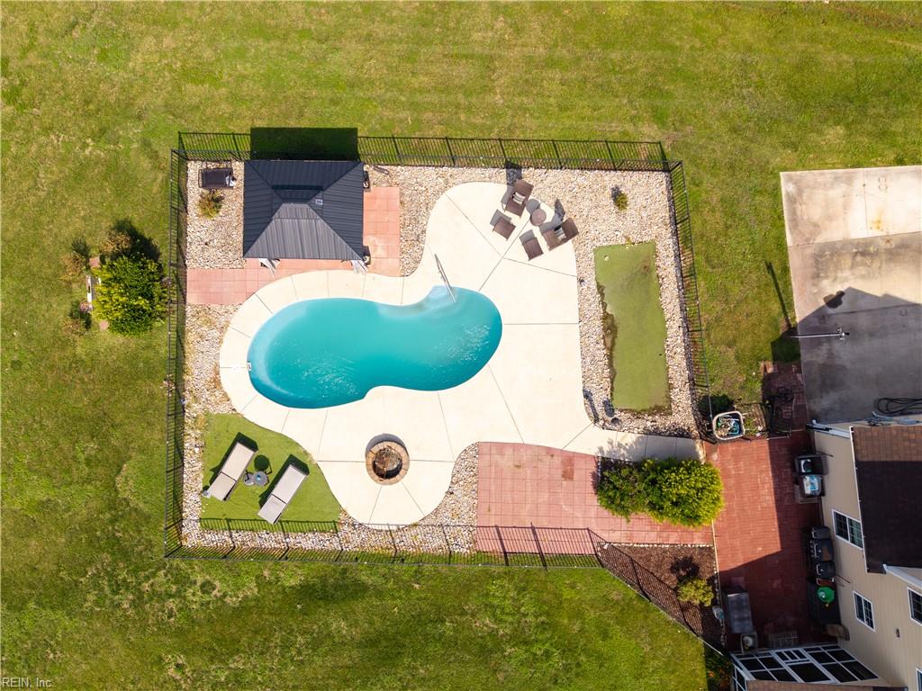 127 NW River DR