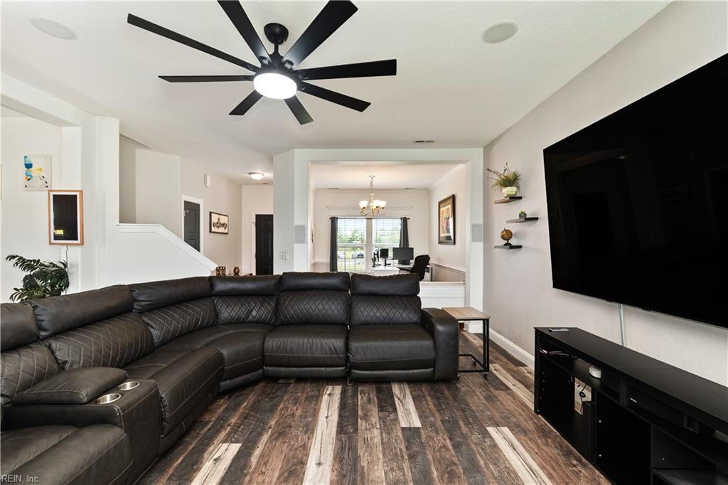 127 NW River DR