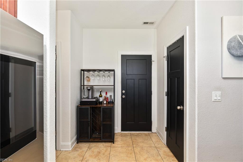 127 NW River DR