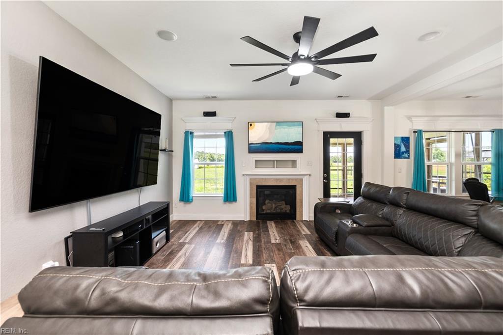 127 NW River DR